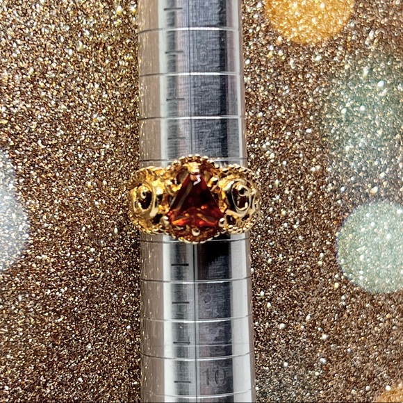 Lee Sands Jewelry - Vintage Lee Sands Triangular Amber Filigree Gold Hue Ring